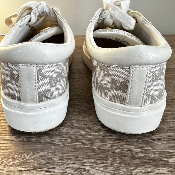 Michael Kors Kids Sneakers in White and Tan - Picture 4 of 6